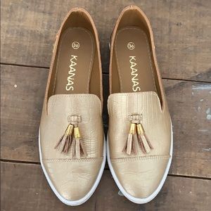 KAANAS Gold Tassel Loafer